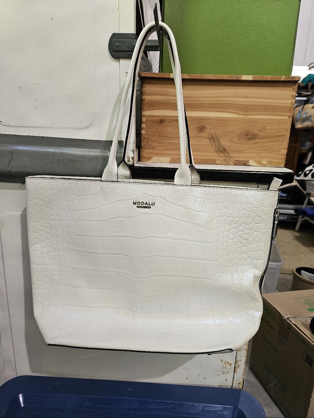 Modalu White Croc-Embossed Tote